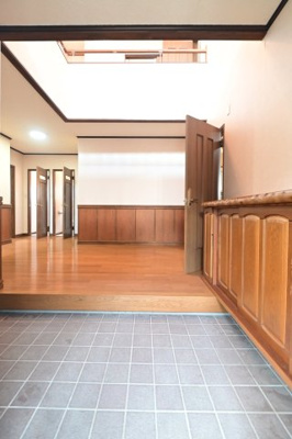 【玄関】 | 黒石市北美町二丁目 5SLDK・土地115坪　中古住宅