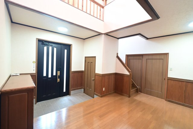 【玄関】 | 黒石市北美町二丁目 5SLDK・土地115坪　中古住宅