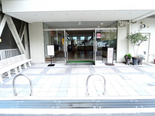高槻市大畑町の賃貸マンションのエントランス
