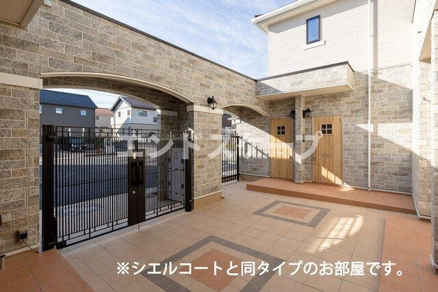ラ　ペ　フランⅡのエントランス|高崎、前橋のお部屋探しはエンドスケープまで！お客様の理想お聞かせ下さい♪