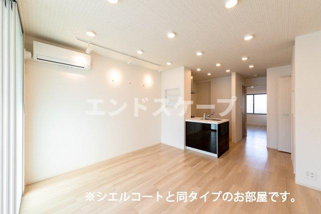ラ　ペ　フランⅡの居間・リビング|高崎、前橋のお部屋探しはエンドスケープまで！お客様の理想お聞かせ下さい♪