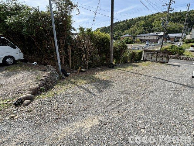 レピュート山崎 の駐車場