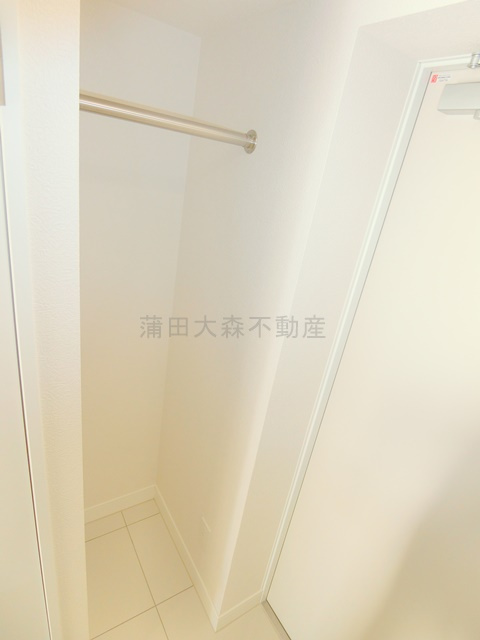 リヴシティ蒲田イーストの設備|玄関コートハンガー
