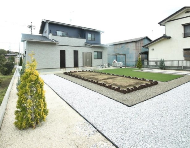 茂原市小林　　中古戸建の外観|敷地約152坪 令和5年2月築３LDK+テラス+書斎　自然素材もみの木床材 駐車2台可家庭菜園が可能