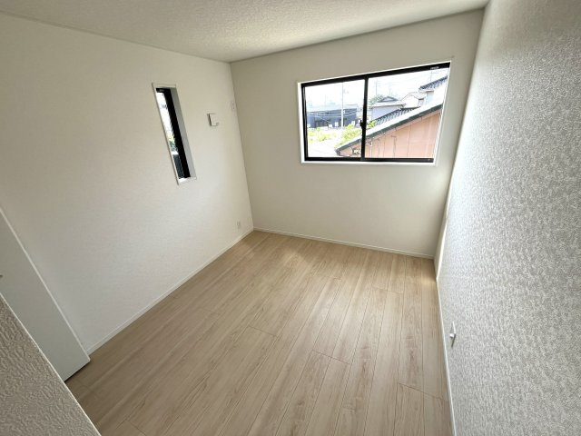【洋室】 | 仲介手数料無料！岬小学校に通える新築戸建　宇部市昭和町３丁目　第２　クレイドルガーデン　アーネストワン | きれいな洋室です