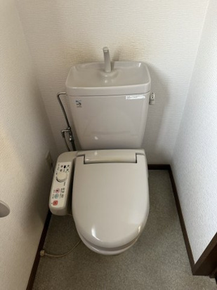 牟呂公文町貸家のトイレ