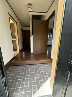 牟呂公文町貸家の玄関