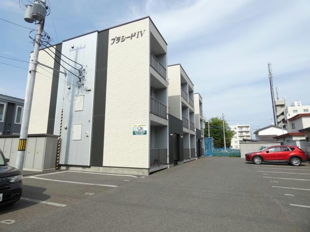 プラシードⅣの駐車場