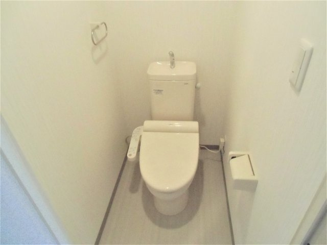 習志野市奏の杜１丁目の賃貸マンションのトイレ|もちろんウォシュレットですよ