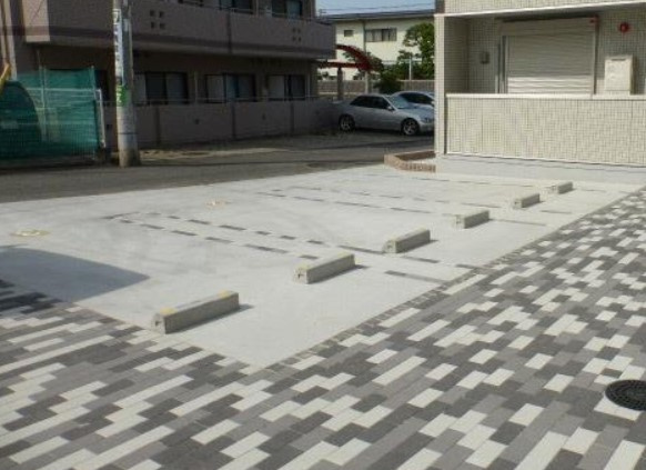 セレニティーステージの駐車場