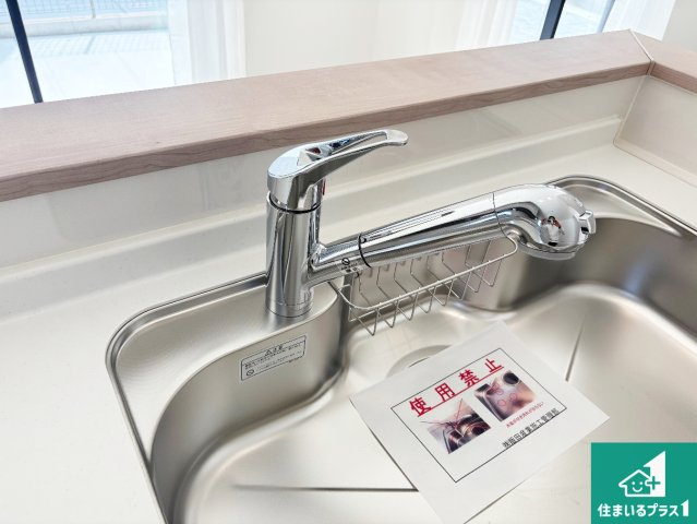◆堺市美原区阿弥　新築一戸建ての設備|浄水器を内蔵！炊飯時、お茶を作る時に安心してお水を使えます！お湯と冷水、浄水と原水、シャワーの切替えもワンタッチです！