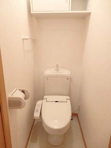 グラースＢのトイレ|落ち着いた色調のトイレです
