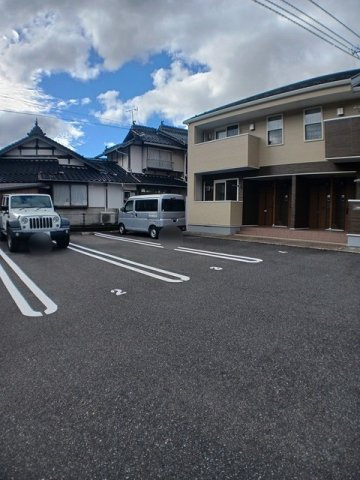 グレイス吉田　Ⅰ番館の駐車場|駐車場があります