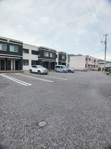 ヒュッゲの駐車場|カースペースがあります