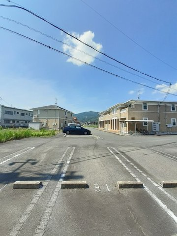 トレンディマイルームＢの駐車場|駐車場があるので、車を買う予定の方も安心です