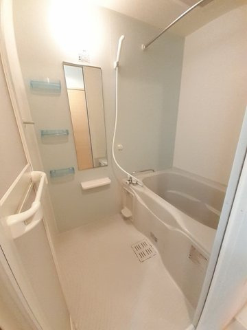 トレンディマイルームＢの浴室|落ち着いた空間のお風呂です