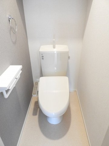 ユーキー１のトイレ|落ち着いた色調のトイレです