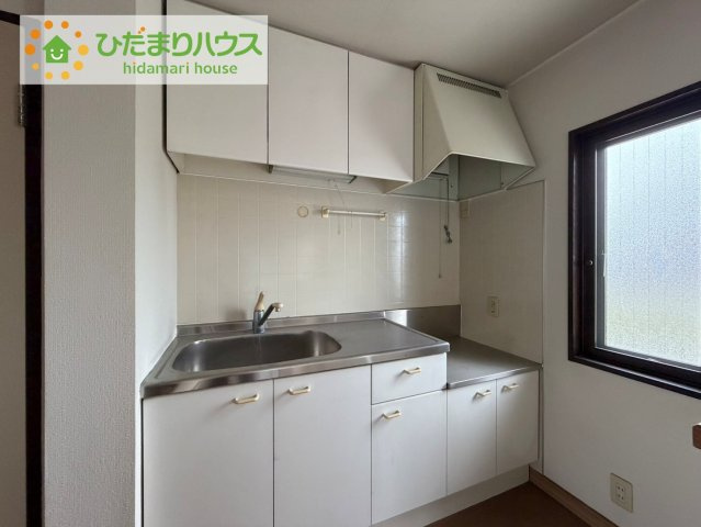 いわき市小名浜玉川南　中古戸建のキッチン|事務所側の2階には、休憩ができるように、キッチンがご用意されております。