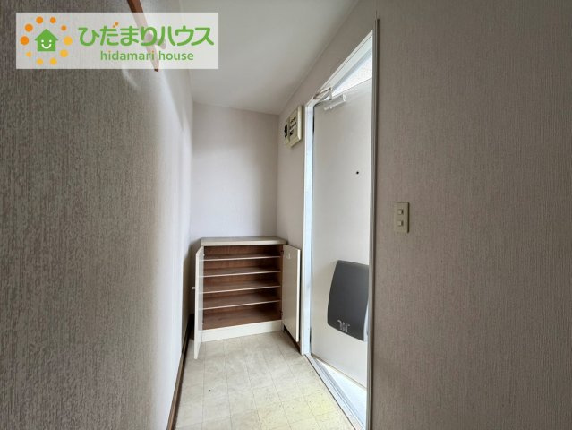 いわき市小名浜玉川南　中古戸建の玄関|2階居住スペースの入り口となります(^^)/
事務所と別れておりますので、プライベートも守られます！