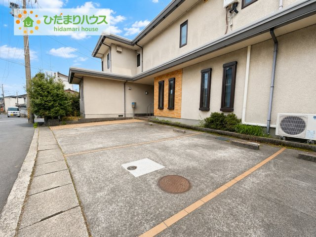 いわき市小名浜玉川南　中古戸建の駐車場|自転車やバイクの保管スペースとしても利用でき、趣味の道具や子どもが遊ぶスペースとしても活用できますね