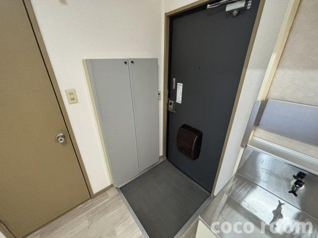 リバーサイド の玄関