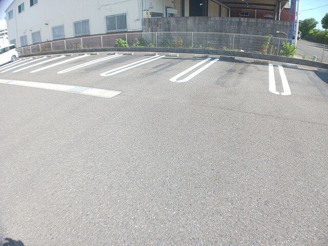 ベル　フィオーレＡの駐車場