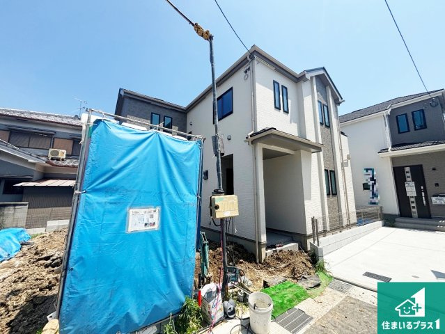 堺市美原区阿弥　新築一戸建ての外観|周辺は落ち着いた街並みの住宅地！子育てがしやすい住環境です！まだ未完成ですが、現地でしかわからない事もございます。是非一度ご覧ください。