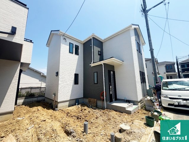 堺市美原区阿弥　新築一戸建ての前面道路含む現地写真|周辺は落ち着いた街並みの住宅地！子育てがしやすい住環境です！まだ未完成ですが、現地でしかわからない事もございます。是非一度ご覧ください。