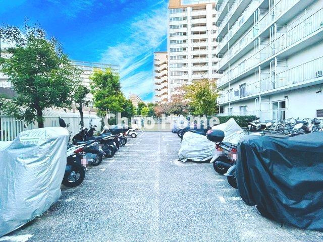 ニューライフマンション木場の駐車場|【バイク置場】最新の空き状況や費用などの詳細は担当スタッフまでお問い合わせください。
