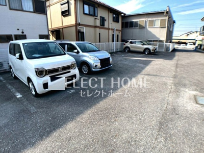 【駐車場】 | シャトーリ牧御堂Ａ棟 | 駐車場があるので、車を買う予定の方も安心です