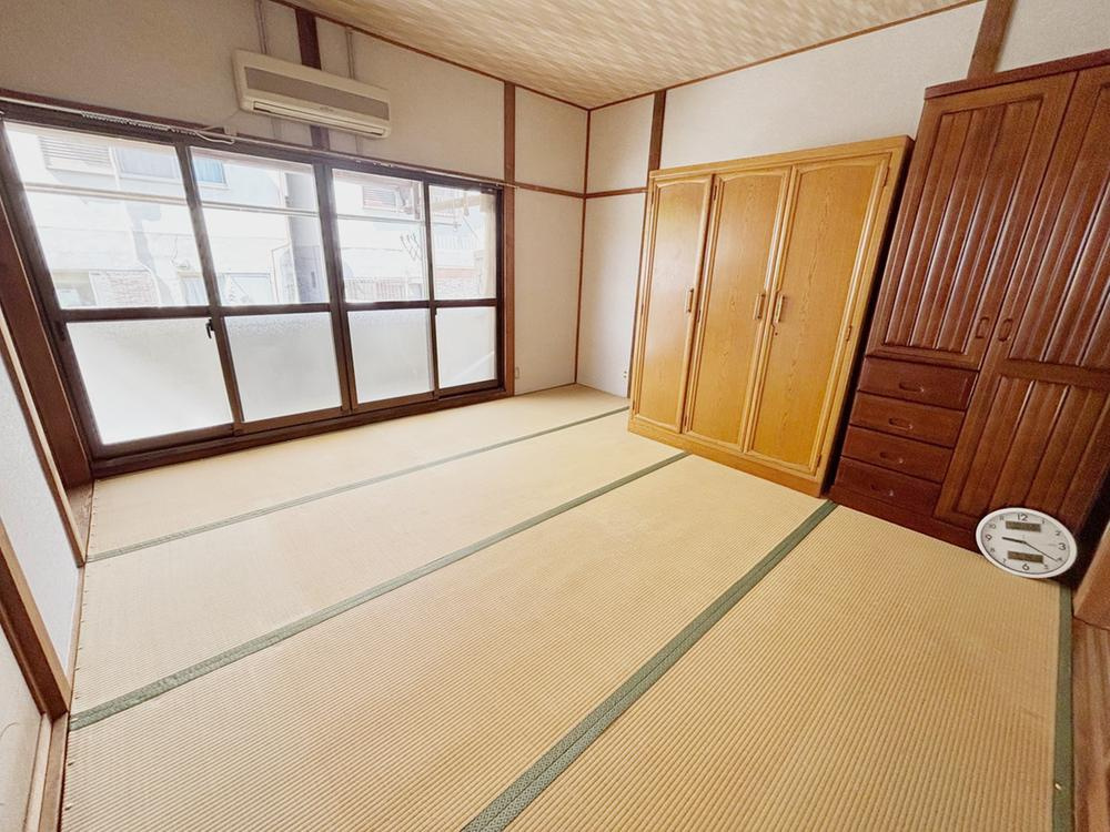 香里ケ丘1丁目　中古一戸建ての和室|和室8.0帖
■物件内覧・資金計画相談・住宅ローン相談、リフォーム相談、お問合せ受付中■
※当日・翌日のご内覧、ご相談はお電話でのお問合せがスムーズです！