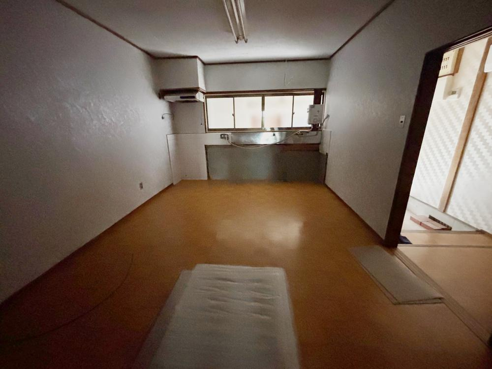 香里ケ丘1丁目　中古一戸建ての洋室|洋室7.5帖　１階
■物件内覧・資金計画相談・住宅ローン相談、リフォーム相談、お問合せ受付中■
※当日・翌日のご内覧、ご相談はお電話でのお問合せがスムーズです！