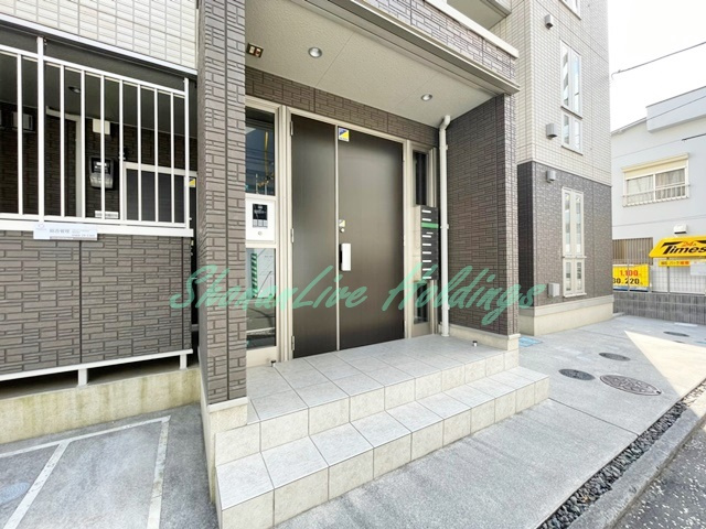 藤沢市湘南台２丁目のアパートのエントランス