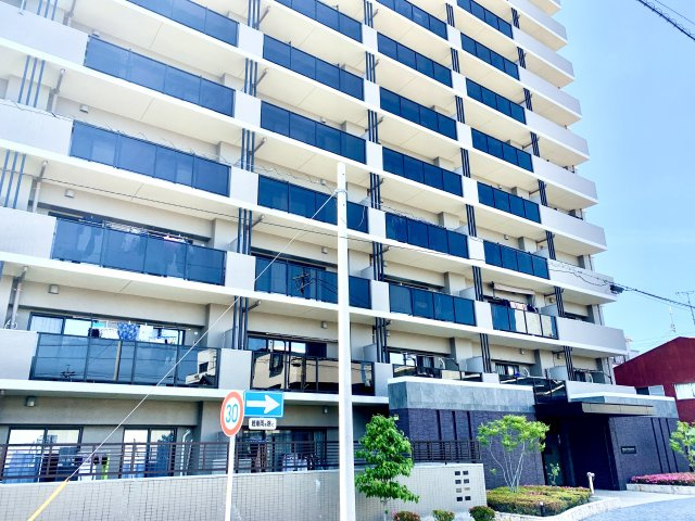 オブリージュ三番町レジデンス　静岡市葵区三番町|エントランスは緑がありとても良い雰囲気です