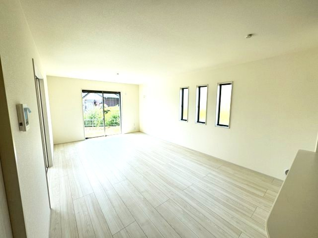 リーブルガーデンＳ第２前橋総社町植野　3号棟の居間・リビング|【イメージ画像】カウンターキッチンなのでお料理をしながら会話もできます。
夕食の支度をしながら、お子様の様子も見られて自然と会話も増えますよ♪