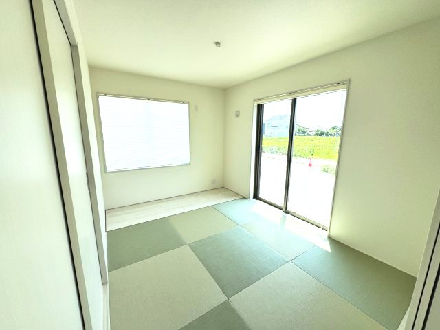 リーブルガーデンＳ第２前橋総社町植野　3号棟の和室|落ち着いた6帖の和室付きです！十分な広さなので客間としてもご利用できます！