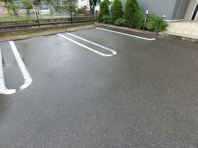 コートアイリスＢの駐車場