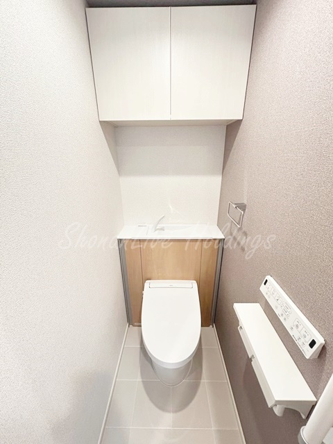 平塚市宝町の賃貸マンションのトイレ