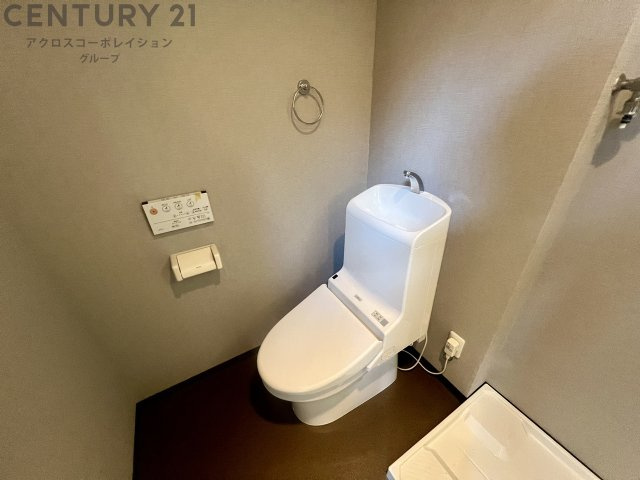 温水洗浄便座付きのトイレです♪