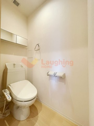 アジャートKのトイレ|落ち着いた色調のトイレです