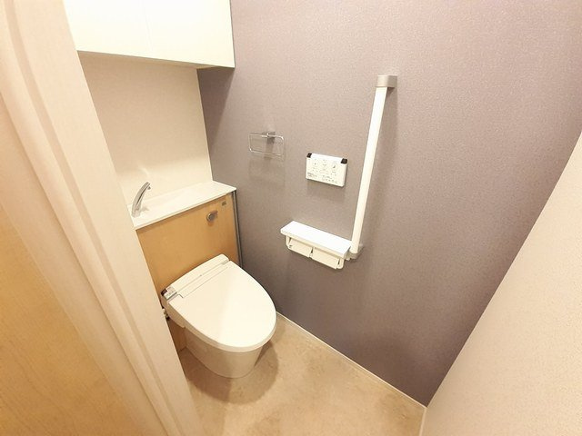 ウェルス暁のトイレ|落ち着いた色調のトイレです