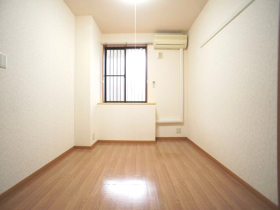 【寝室】 | エスポアールSⅡ | 快適に過ごせるエアコンが付いています♪