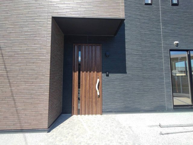 みやま市瀬高町下庄の新築一戸建の玄関