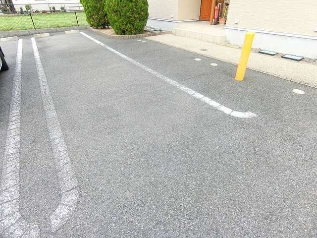 グロ－ブサンシャインの駐車場