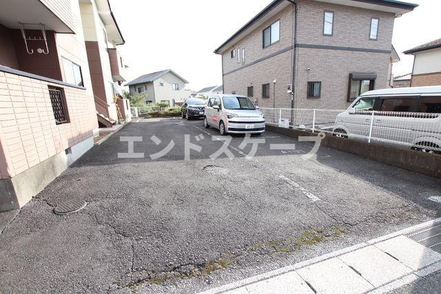 パールハイツＡの駐車場|高崎、前橋のお部屋探しはエンドスケープまで！お客様の理想お聞かせ下さい♪