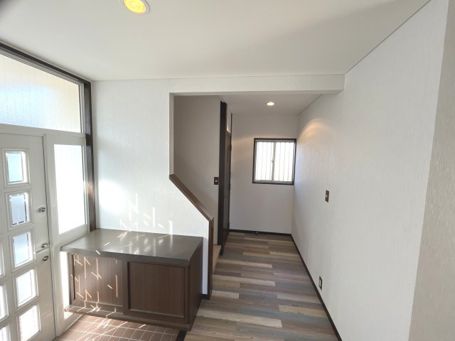 長生郡一宮町一宮　中古戸建の玄関|内外装リフォーム済み令和8年1月 システムキッチン交換 駐車並列2台可能 一宮海岸車約10分