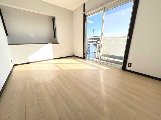 長生郡一宮町一宮　中古戸建の洋室|内外装リフォーム済み令和8年1月 システムキッチン交換 駐車並列2台可能 一宮海岸車約10分
