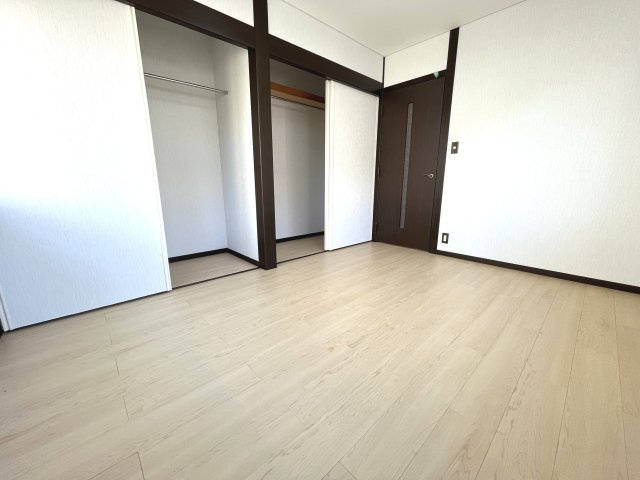 長生郡一宮町一宮　中古戸建の洋室|内外装リフォーム済み令和8年1月 システムキッチン交換 駐車並列2台可能 一宮海岸車約10分