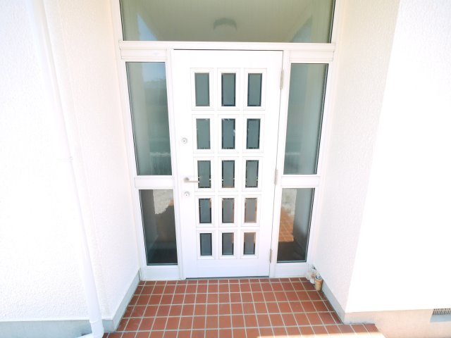 長生郡一宮町一宮　中古戸建の玄関|内外装リフォーム済み令和8年1月 システムキッチン交換 駐車並列2台可能 一宮海岸車約10分