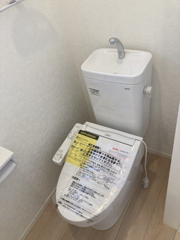 クレイドルガーデン前橋市稲荷新田町第３　４号棟のトイレ|2階トイレです。清潔感のある白を基調としています。